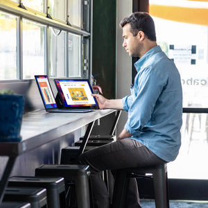 15-inch | 4K | Solo | Sidetrack | monitor for laptop | man using a dual monitor set up with solo 15 inch 4k screen while sitting at a coffee bar